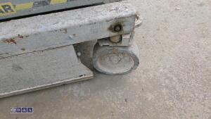 2011 SKYJACK SJ111 3219 battery driven scissor lift (s/n 22022855) - 12
