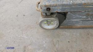 2014 SKYJACK SJ111 3219 battery driven scissor lift (s/n 22067650) - 11
