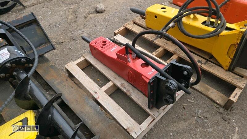 KOMAC hydraulic machine breaker c/w hoses (25mm pins)