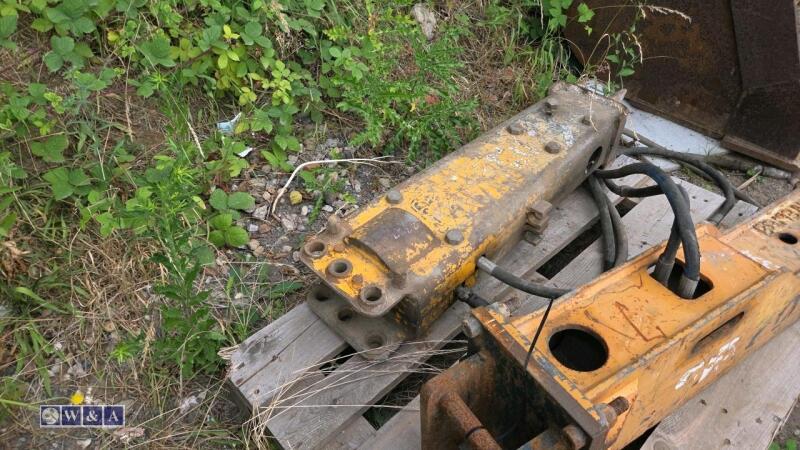 Hydraulic machine breaker c/w lines (30mm pins)