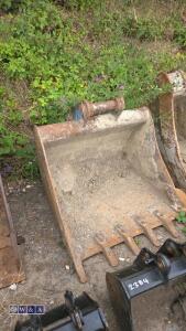 3ft digging bucket (to suit Volvo ECR8.8)(60mm pins)