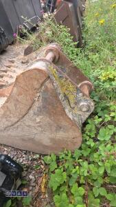 22'' digging bucket (65mm pins) - 3