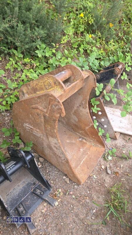 17'' digging bucket (60mm pins)