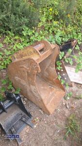 17'' digging bucket (60mm pins)