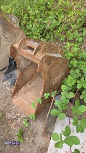 17'' digging bucket (60mm pins) - 2