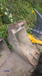 18'' digging bucket (to suit Volvo ECR8.8)(60mm pins)