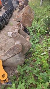 18'' digging bucket (to suit Volvo ECR8.8)(60mm pins) - 3
