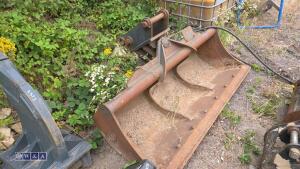 66'' ditching bucket c/w hydraulic tilt head (45mm pins)