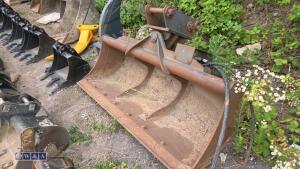 66'' ditching bucket c/w hydraulic tilt head (45mm pins) - 2