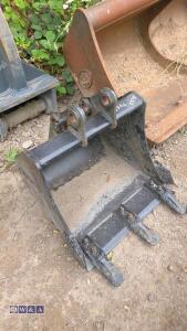 JCB 19'' digging bucket (30mm pins) (unused) - 2
