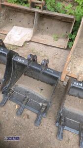 JCB 19'' digging bucket (30mm pins) (unused) - 2