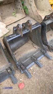 JCB 19'' digging bucket (30mm pins) (unused)