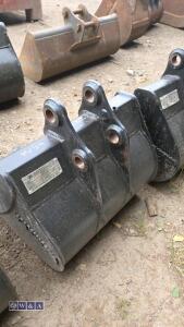 JCB 19'' digging bucket (30mm pins) (unused) - 3