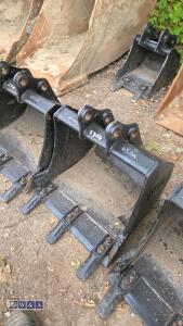 JCB 19'' digging bucket (30mm pins) (unused) - 2