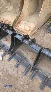 JCB 19'' digging bucket (30mm pins) (unused)