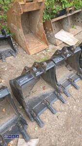 JCB 19'' digging bucket (30mm pins) (unused) - 2