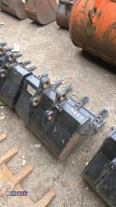 JCB 19'' digging bucket (30mm pins)(unused) - 3