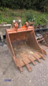 3ft digging bucket (65mm pins)