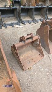 18'' digging bucket (30mm pins)