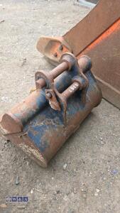 18'' digging bucket (30mm pins) - 3