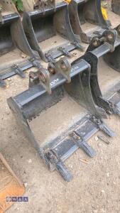 JCB 19'' digging bucket (30mm pins) (unused)