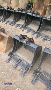 JCB 19'' digging bucket (30mm pins) (unused) - 2
