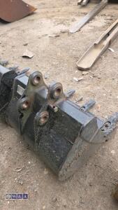 JCB 19'' digging bucket (30mm pins) (unused) - 3