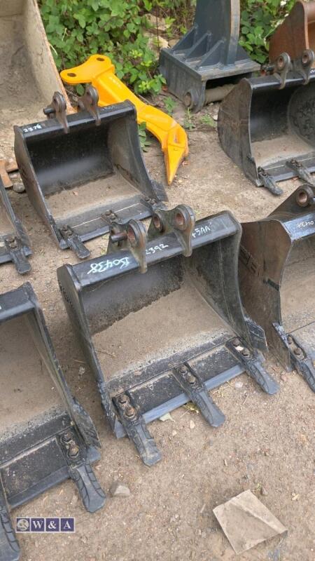 JCB 19'' digging bucket (30mm pins) (unused)