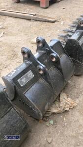 JCB 19'' digging bucket (30mm pins) (unused) - 3