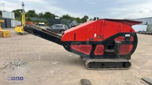 2012 RED RHINO 5000 rubber tracked crusher s/n5100147 (only tracking on one side) - 2
