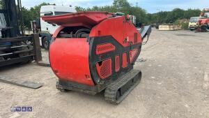 2012 RED RHINO 5000 rubber tracked crusher s/n5100147 (only tracking on one side) - 5
