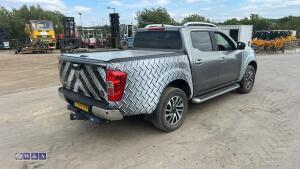 2017 NISSAN NAVARA TEKNA DCI 7-speed automatic pick-up, full leather, rear privacy glass, rear roller cover (YL17 UYV)(MoT 29th December 2026)(V5 in office) - 5
