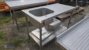 Stainless steel sink