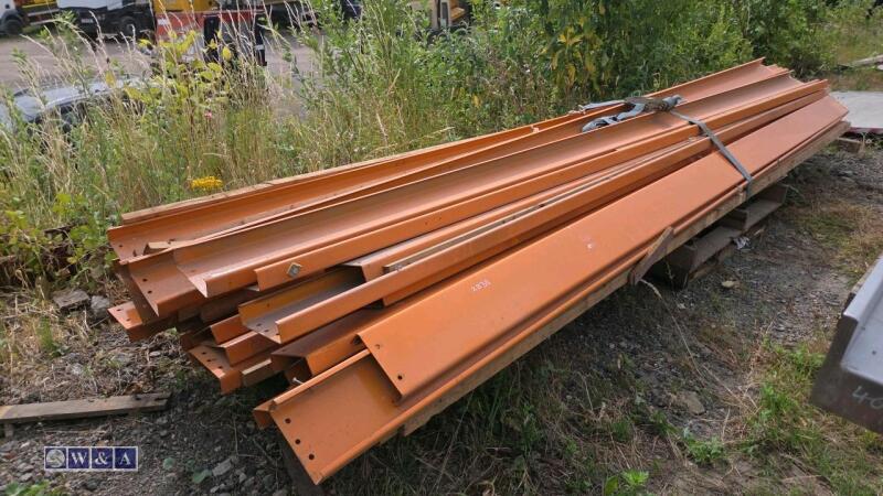 Mezzanine floor steel cross supports