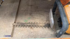 MCCULLOCH petrol hedge trimmer - 3