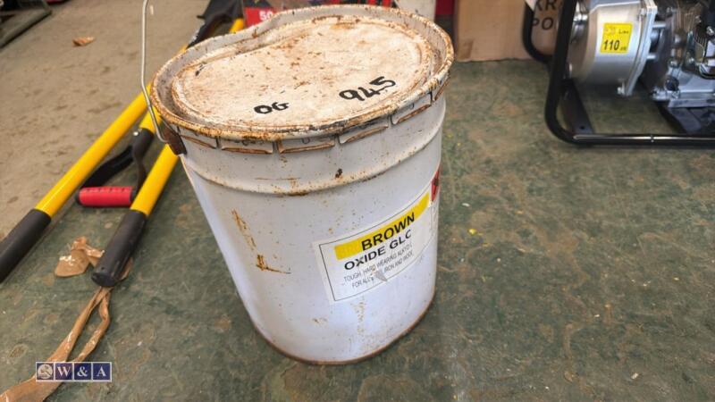 Tin of floor paint (brown)