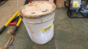 Tin of floor paint (brown)