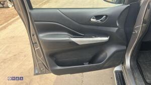 2017 NISSAN NAVARA TEKNA DCI 7-speed automatic pick-up, full leather, rear privacy glass, rear roller cover (YL17 UYV)(MoT 29th December 2026)(V5 in office) - 12