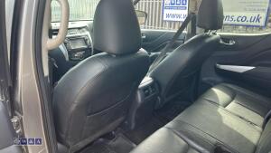 2017 NISSAN NAVARA TEKNA DCI 7-speed automatic pick-up, full leather, rear privacy glass, rear roller cover (YL17 UYV)(MoT 29th December 2026)(V5 in office) - 15