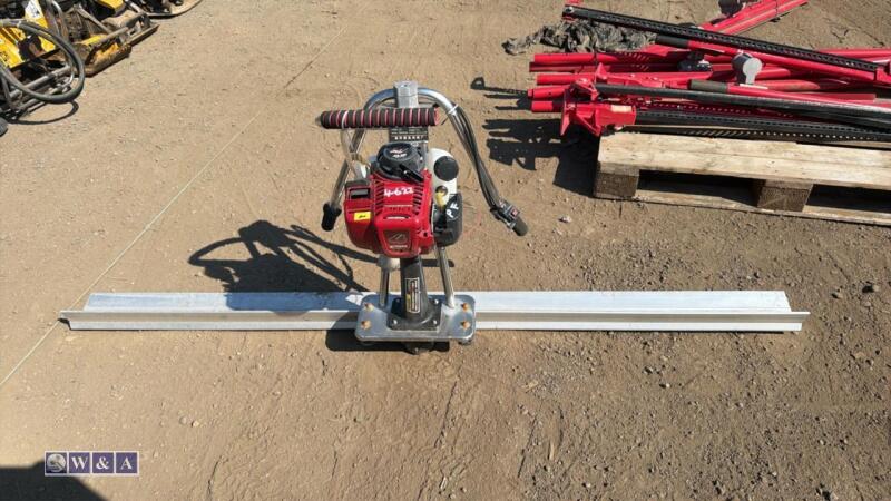 Petrol powdered concrete screed c/w 2m beam (unused)
