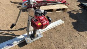 Petrol powdered concrete screed c/w 2m beam (unused) - 3