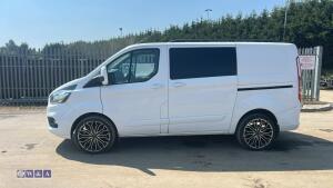 2021 FORD TRANSIT CUSTOM 300 LIMITED E-BLUE 6-speed manual diesel panel van (HW70 AAM)(MoT 22nd January 2027)(V5 in office) - 2