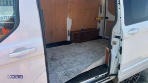 2021 FORD TRANSIT CUSTOM 300 LIMITED E-BLUE 6-speed manual diesel panel van (HW70 AAM)(MoT 22nd January 2027)(V5 in office) - 17