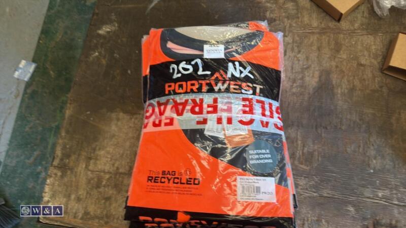 Quantity of hi vis t-shirts (4XL)