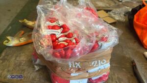 Quantity of gloves