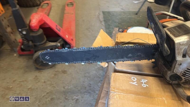 Petrol chainsaw