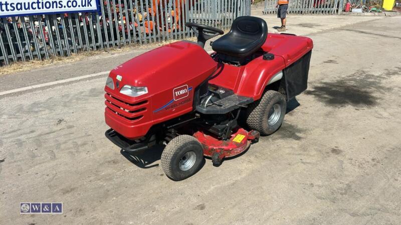 2007 TORO WHEELHORSE DH200 direct collect ride on mower c/w hydrostatic drive (s/n 270000644)