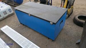 Small site vault - 3