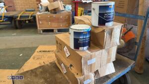 Quantity of Yachting blue paint - 2