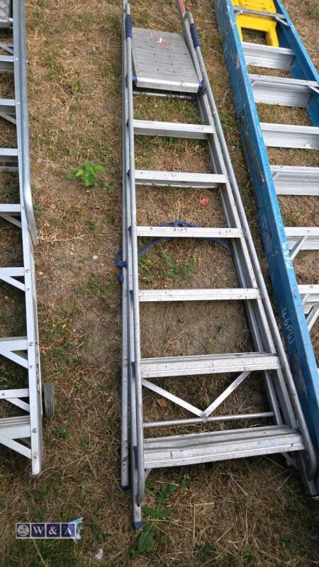 Aluminium stepladder
